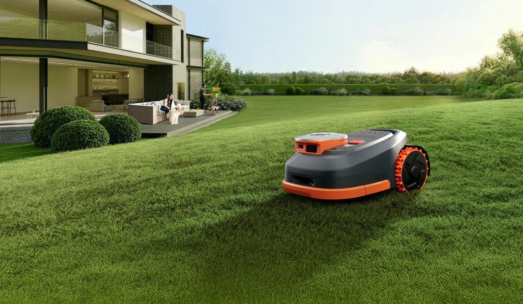 Robot tondeuse Segway Navimow série H2 sur une pelouse